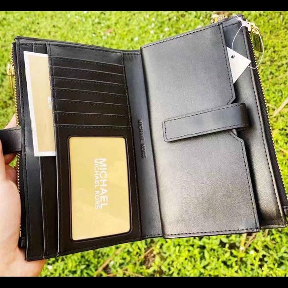 Gaby’sBags💕NWT Michael Kors Large Wristlet - Picture 5 of 5